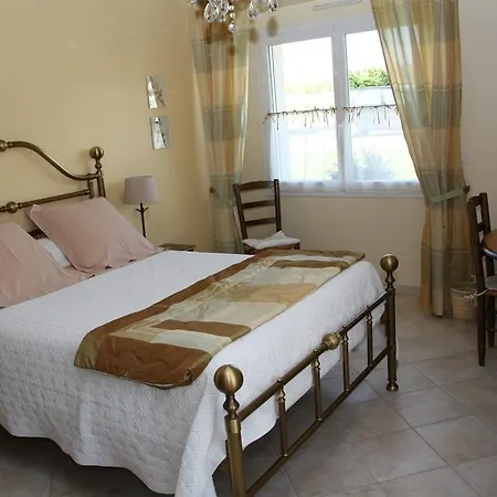 Le Logis De Clope Chien Bed & Breakfast *